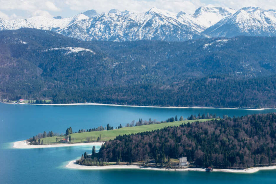 Der Walchensee in Bayern ist sehr tief und mit vielen Strömungen gefährlich. (Archivbild)