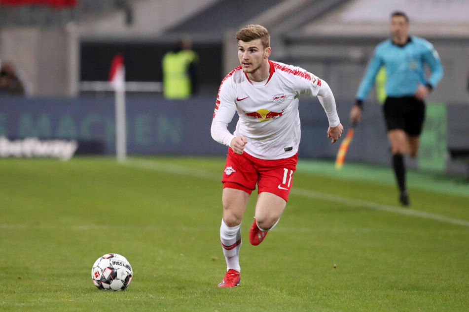 Mit seiner Pfeilschnelligkeit wäre Timo Werner (22) selbst dann ein Kandidat bei den Bayern, wenn Robert Lewandowski bleiben sollte. Dann könnte er die möglicherweise scheidenden Arjen Robben und Franck Ribéry auf Außen ersetzen.
