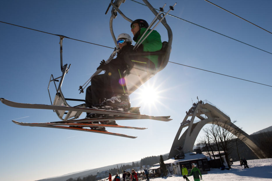 Mit einem Ski-Pass in vier verschiedenen Gebieten fahren, dass ist in Thüringen ab Dezember kein Problem mehr.