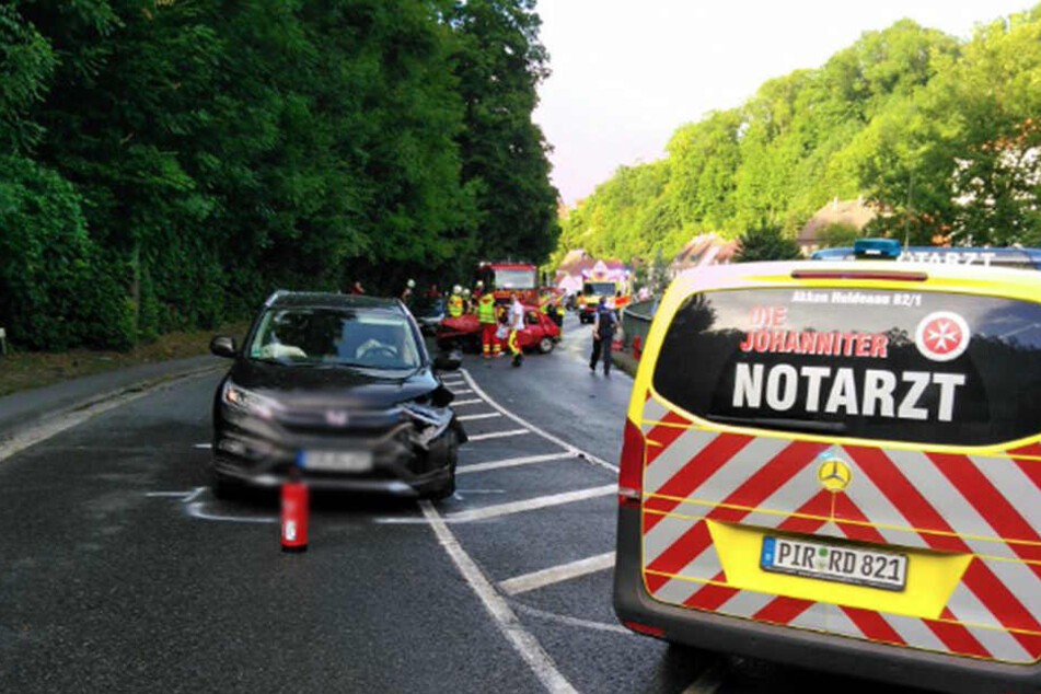 Beide Fahrer wurden bei dem Frontal-Crash verletzt.
