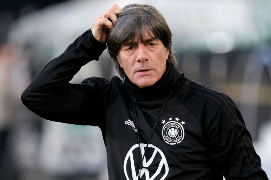 Bundestrainer Joachim Löw verpasst die letzten beiden EM-Qualifikationsspiele. (Archivbild)