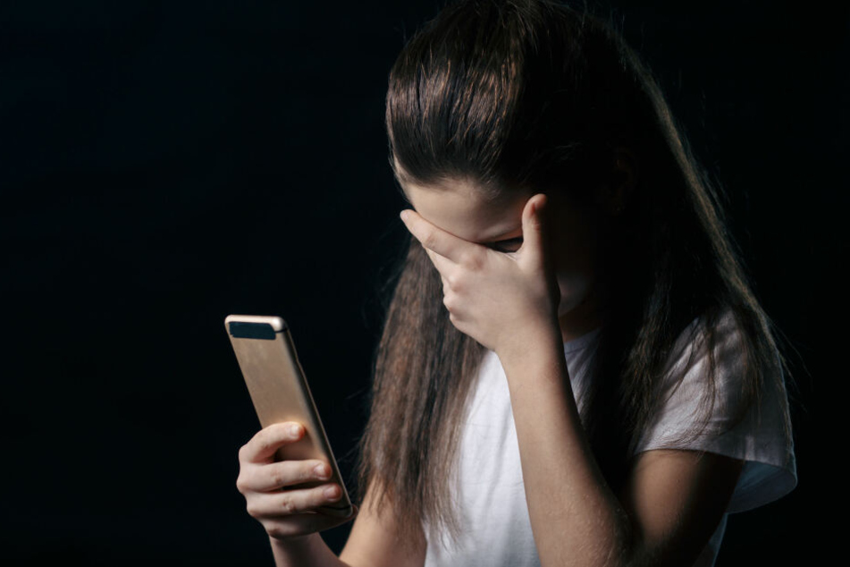 Auch immer mehr Minderjährige werden Opfer von Stalkern. Social Media begünstigt das Nachstellen. (Symbolbild)