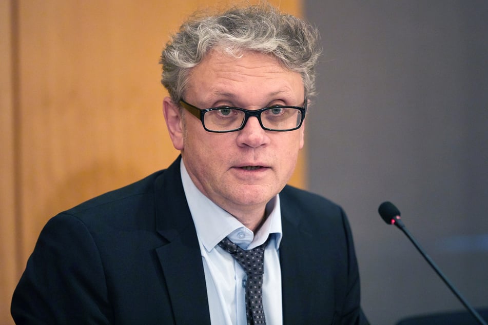 Johannes Caspar, der Hamburgische Beauftragte für Datenschutz, hält die Straße für H&M für angemessen.
