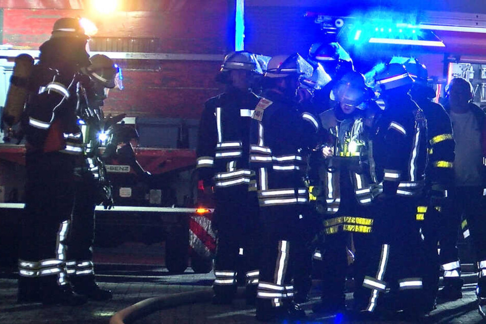 Zahlreiche Einsatzkräfte der Feuerwehr waren vor Ort.