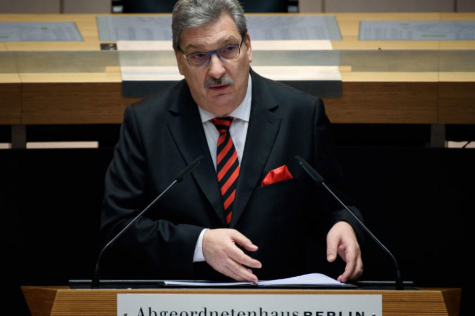 Parlamentspräsident Ralf Wieland (SPD) wird sich einmal im Monat mit Schulklassen treffen um ihnen Märchen vorzulesen.