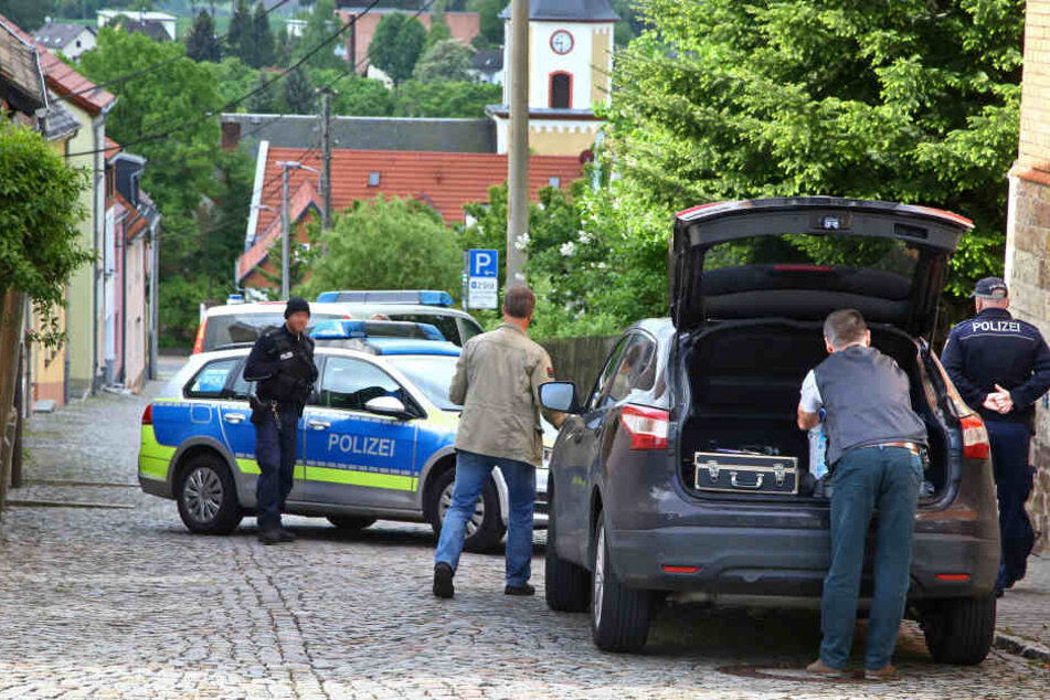 Die Polizei hat die Bergstraße in Hohenstein-Ernstthal vorerst abgesperrt.