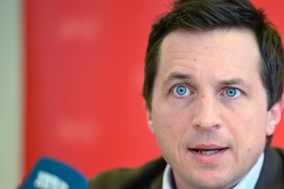 SPD-Politiker Binder fordert Ende der laufenden Bundesliga-Saison