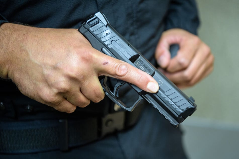 Die Polizisten schossen auf den Mann. (Symbolbild)