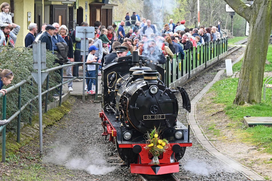 Am Osterwochenende erfreute sich die Parkeisenbahn am Auensee größter Beleibtheit.