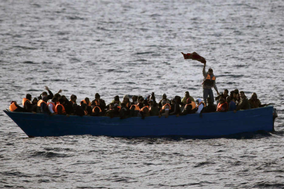 Viele Flüchtlinge kommen mit dem Boot nach Europa, um dann auf anderen Wegen in andere Länder zu gelangen.