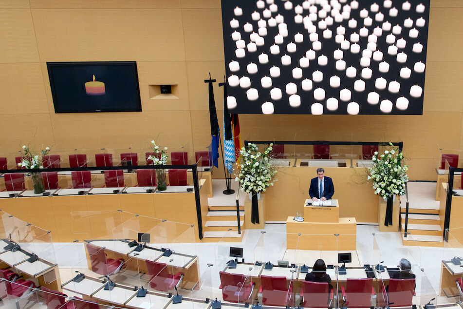 Markus Söder (CSU), Ministerpräsident von Bayern, spricht im bayerischen Landtag beim Trauerakt des Landtags und der Staatsregierung für die Corona-Verstorbenen in Bayern.