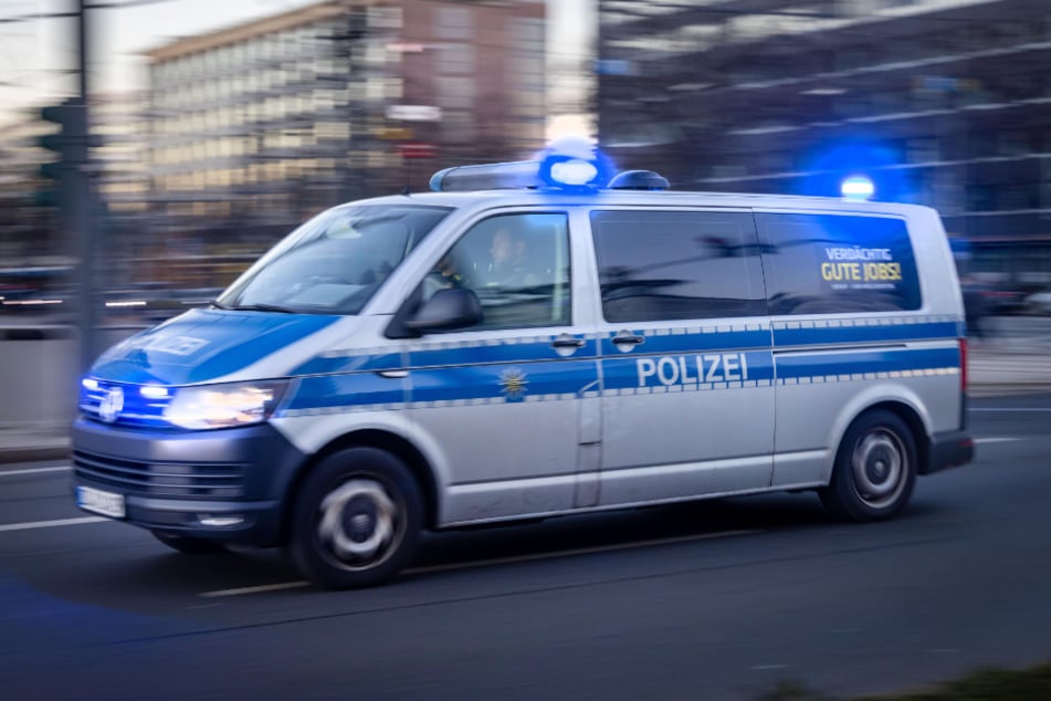 Die Polizei konnte den flüchtigen Paketzusteller stellen. (Symbolbild)