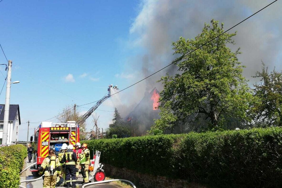Beim Anrücken der Feuerwehr stand das Gebäude in Vollbrand.