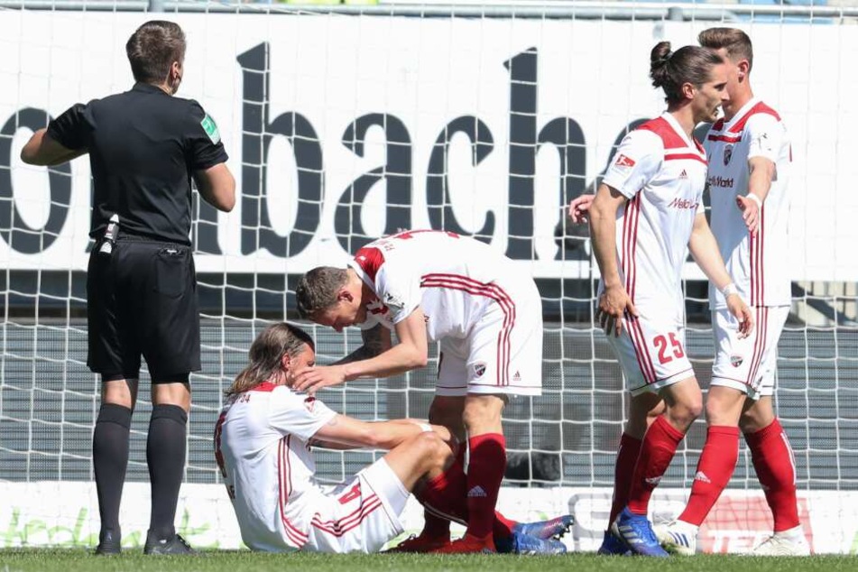 Der Ingolstädter Marcel Gaus (3.v.l.) feiert seinen Treffer zum 1:0.