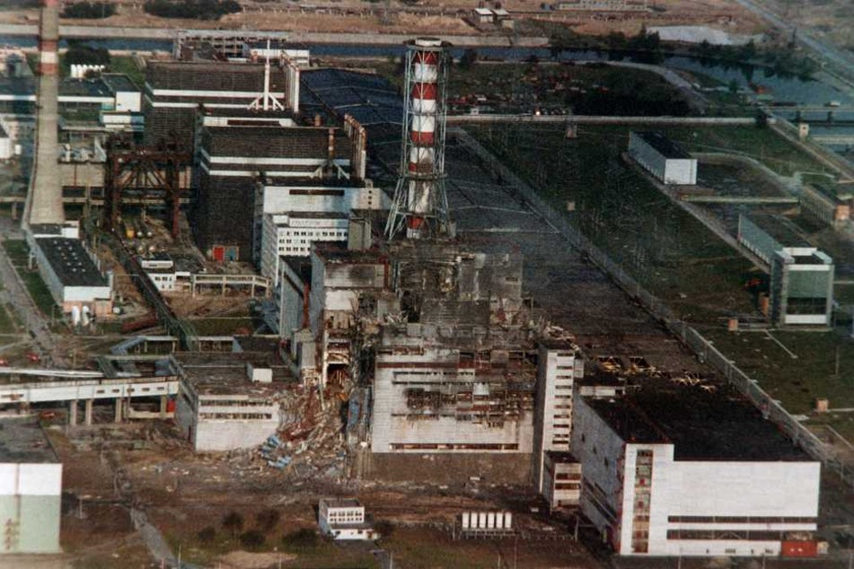 Blick auf den zerstörten Reaktor des Atomkraftwerkes Tschernobyl in der Ukraine im Mai 1986.