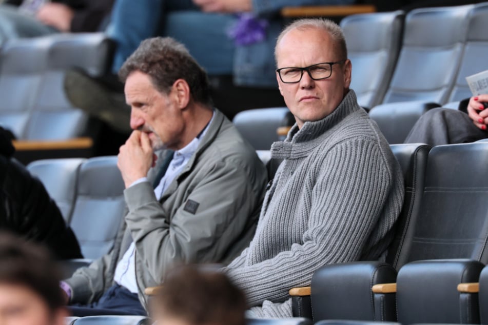 Klubpräsident Thomas Schlesinger (r.) gab am Freitagabend Einblicke in die Trainer-Planung.