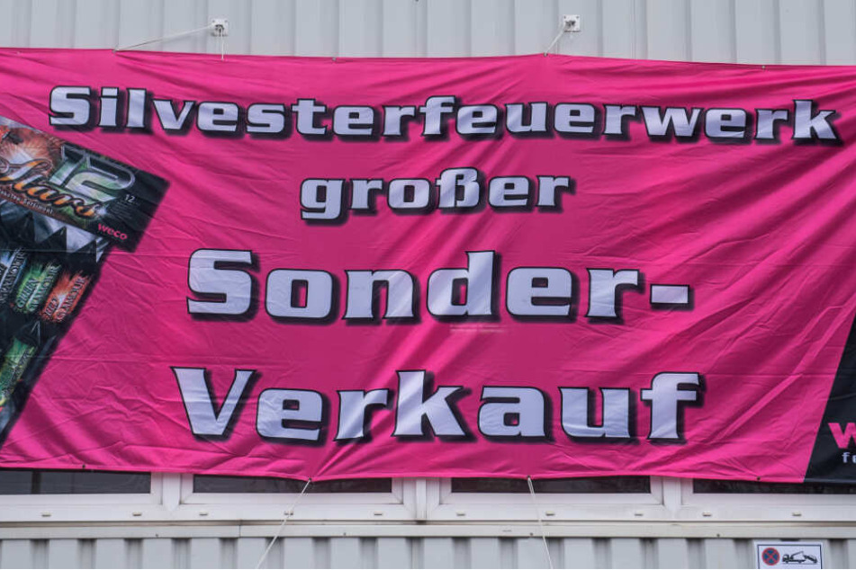 Samstag startet, wie hier in Hamburg, wieder der Verkauf von Silvesterfeuerwerk.