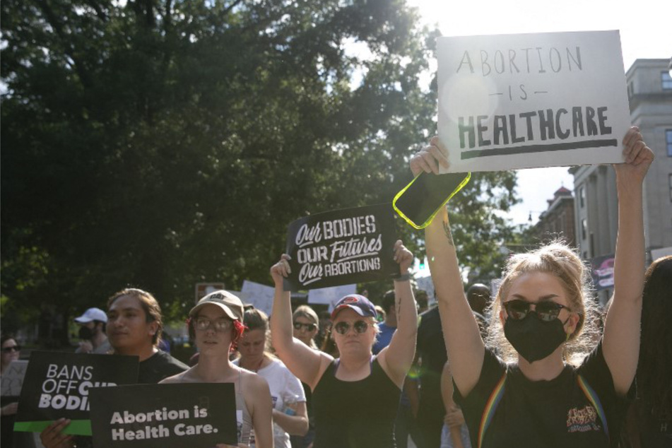 North Carolina lawmakers approve 12-week abortion ban