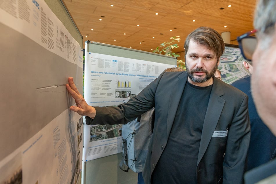 Architekt Dirk Krolikowski (49) beim Erklären seiner Vision.