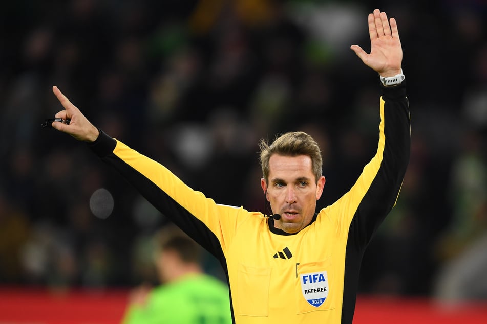 Tobias Stieler (44) leitete in dieser Saison bereits eine Bundesliga-Partie der Kiezkicker. Damals verloren die Braun-Weißen mit 0:1 am Millerntor gegen Union Berlin.