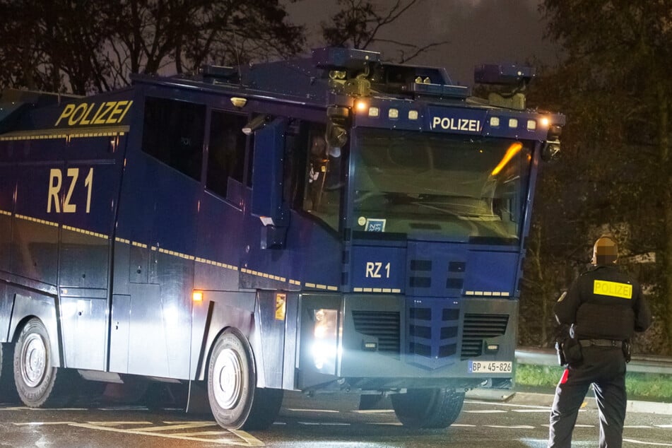 In Gießen rückten am frühen Samstagmorgen bereits zahlreiche Polizeikräfte an und bereiteten sich auf Proteste vor.