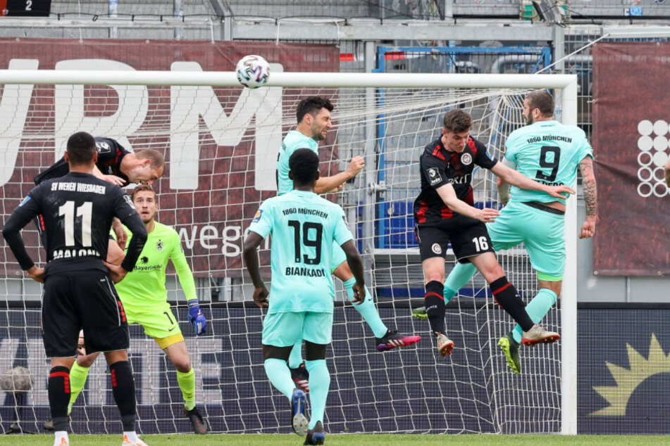Sascha Moelder (r.) hilft hinten mit aus. Die gute Leistung des Goalgetters wurde diesmal nicht mit einem Tor belohnt.