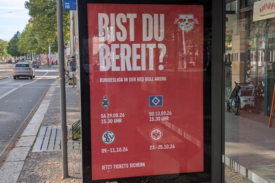 Plakate wie dieses an der Haltestelle "Hohe Straße" müssen ausgetauscht werden.