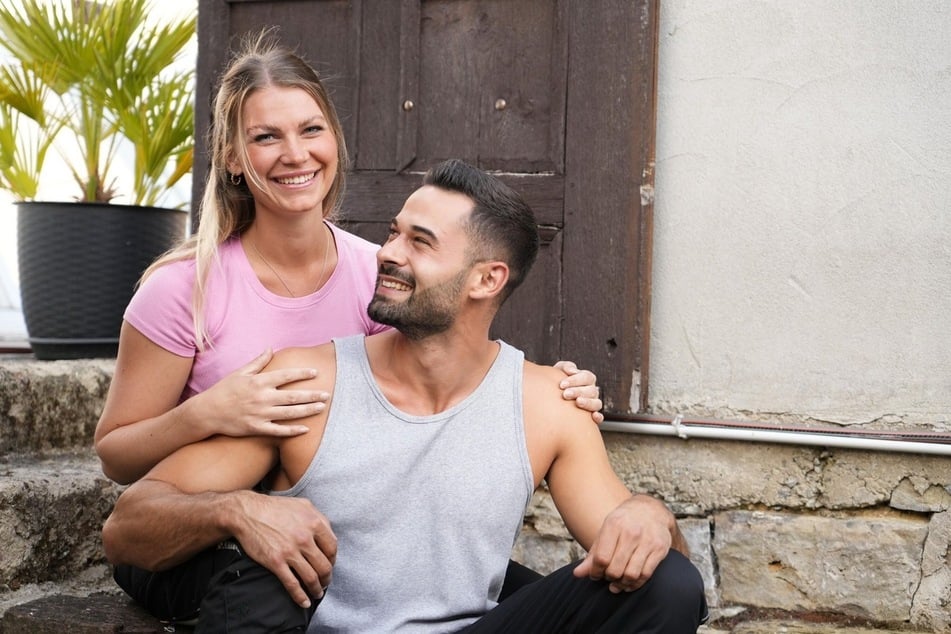 Die beiden führen seit Ende der vergangenen Staffel eine Fernbeziehung.