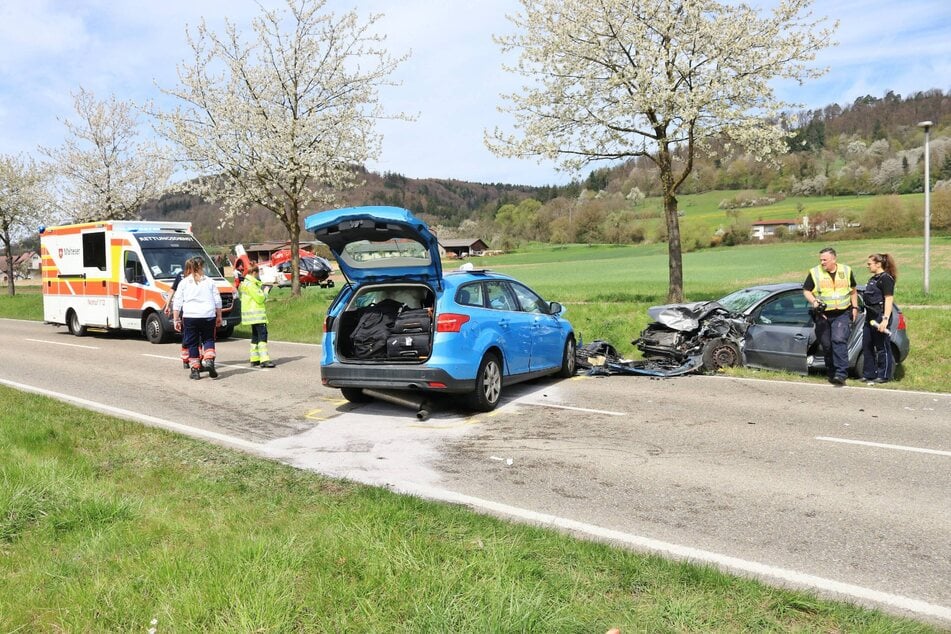 Der Rettungsdienst rückte mit mehreren Kräften sowie einem Rettungshubschrauber aus.