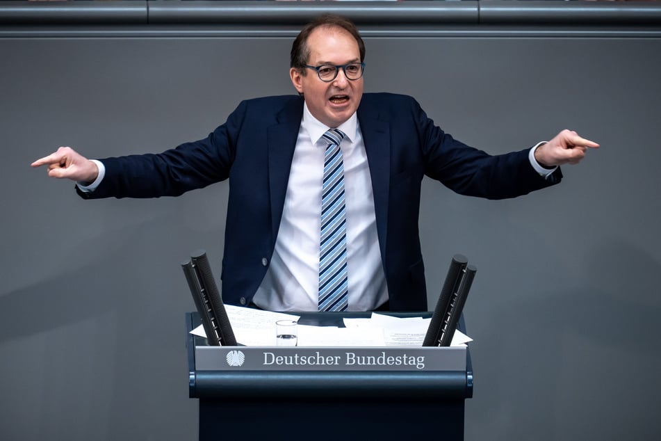 Der CSU-Landesgruppe im Bundestag, Alexander Dobrindt (54) kann sich "beim besten Willen" keine Koalition mit den Grünen vorstellen.