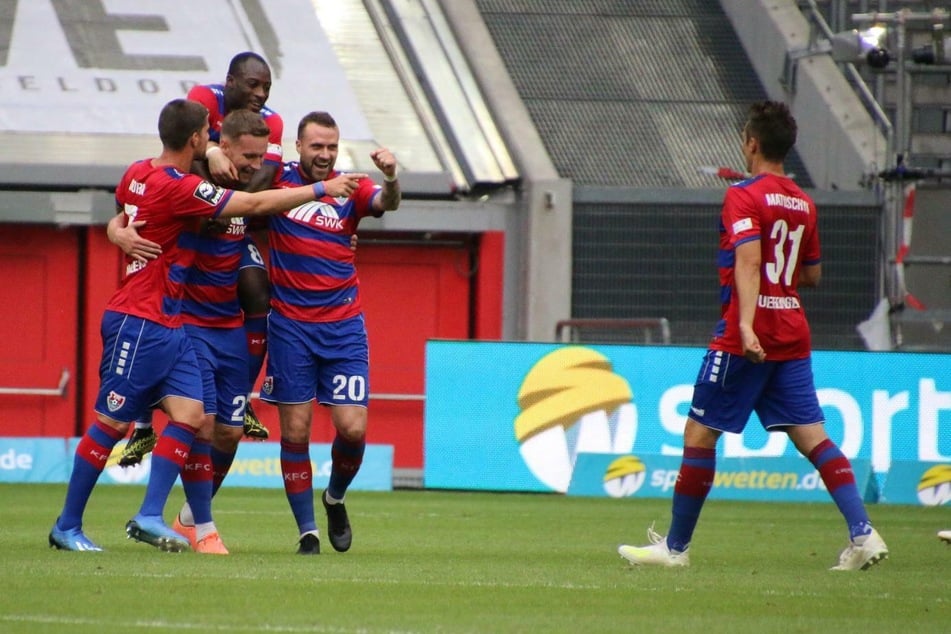 Uerdingen jubelte nach dem Manuel-Konrad-Tor in der Nachspielzeit der ersten Halbzeit.