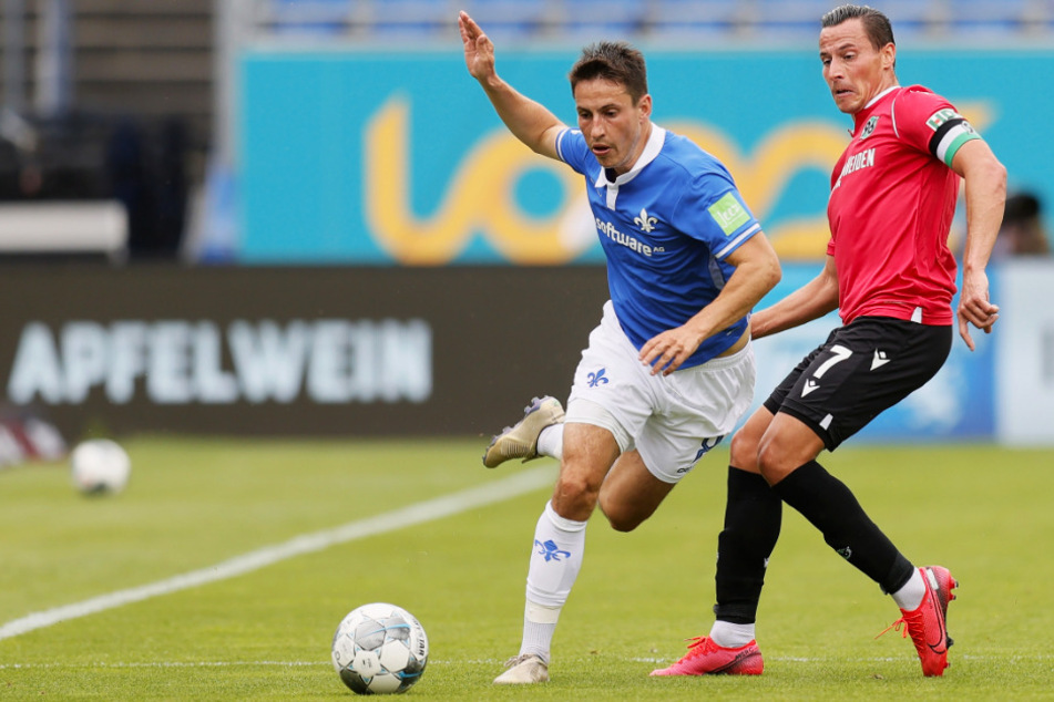 Zwei Ausgleichstorschützen im Duell: Fabian Schnellhardt (l.) erzielte für die Lilien das 2:2, 96-Kapitän Edgar Prib hatte zum 1:1 getroffen.