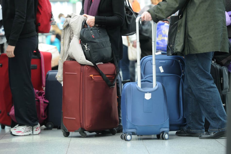 Nicht aus der Hand lassen: Fluggäste müssen ihr Gepäck am Airport vor Dieben schützen. (Archivbild)