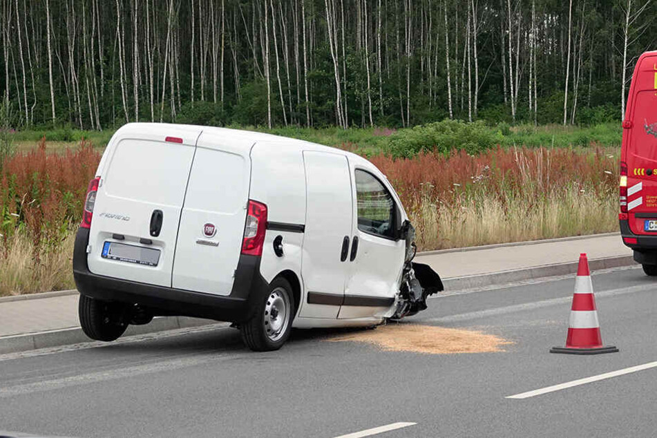 Die rechte Vorderachse des Fiat fehlte nach dem Unfall.