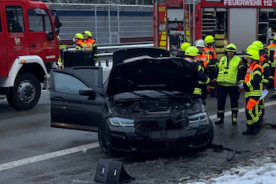 Unfall A1: 30-Jähriger kracht mit BMW in stehenden Lkw und stirbt