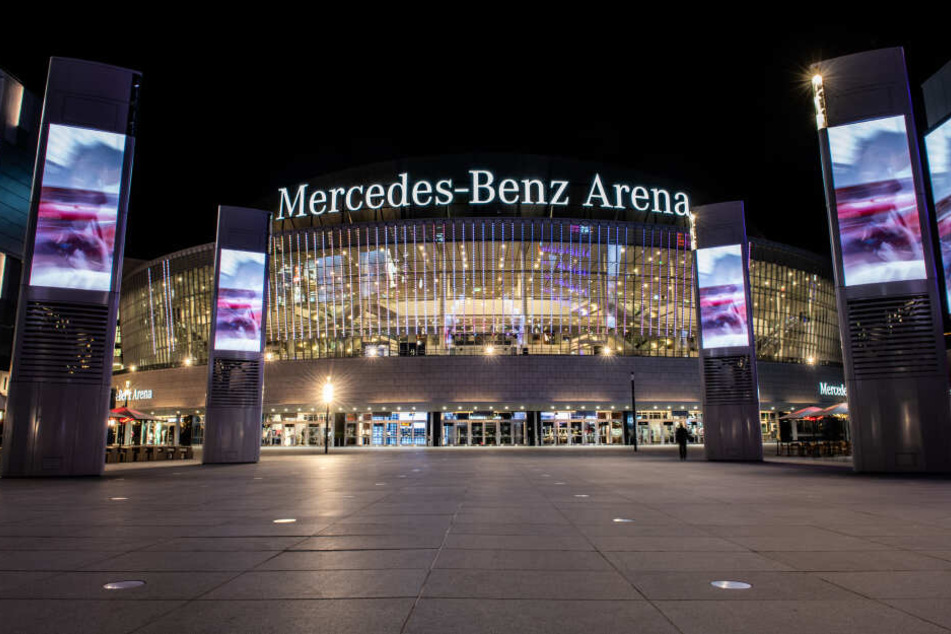 Sehr viel größer geht es in Berlin gar nicht: Die Mercedes-Benz Arena bietet Platz für 17.000 Besucher!
