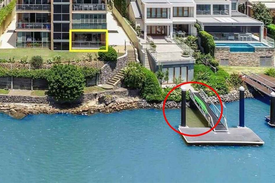 Im Kreis sieht man, welche Farbe das Wasser im Brisbane River wirklich hat.