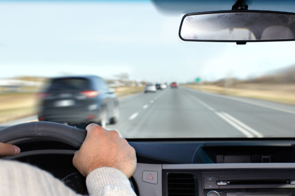 Anderen Autofahrern gelang es, den Trunkenbold anzuhalten. (Symbolbild)