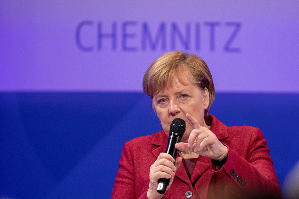 Bundeskanzlerin Angela Merkel (64, CDU).