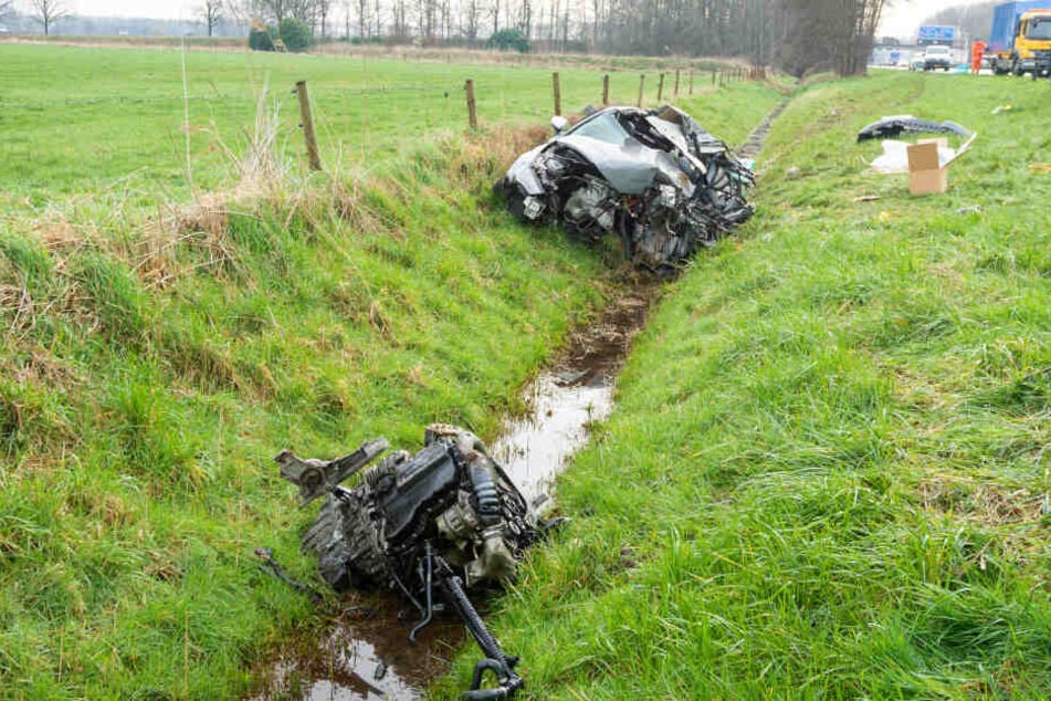 Der Audi wurde bei dem Unfall zerstört.