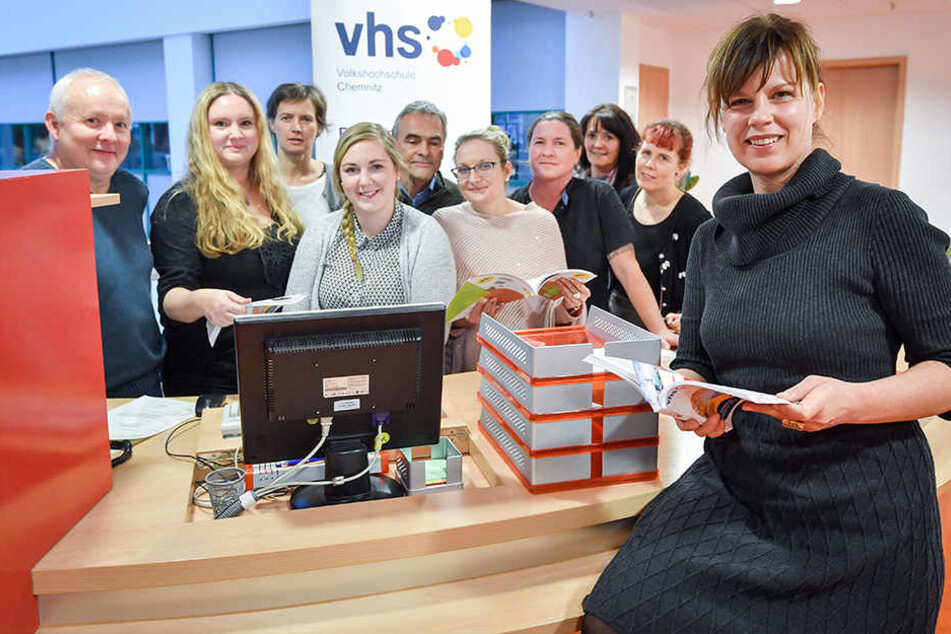 VHS-Chefin Grit Bochmann und ihr Team testen im neuen Sommerprogramm neue Lernmethoden.