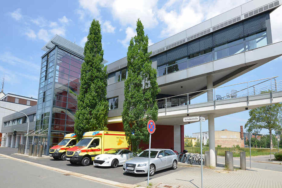 Tatort Schadestraße: Zwei Politessen verwarnten den Rettungszweckverband wegen der Krankenwagen vor seinem Haus.
