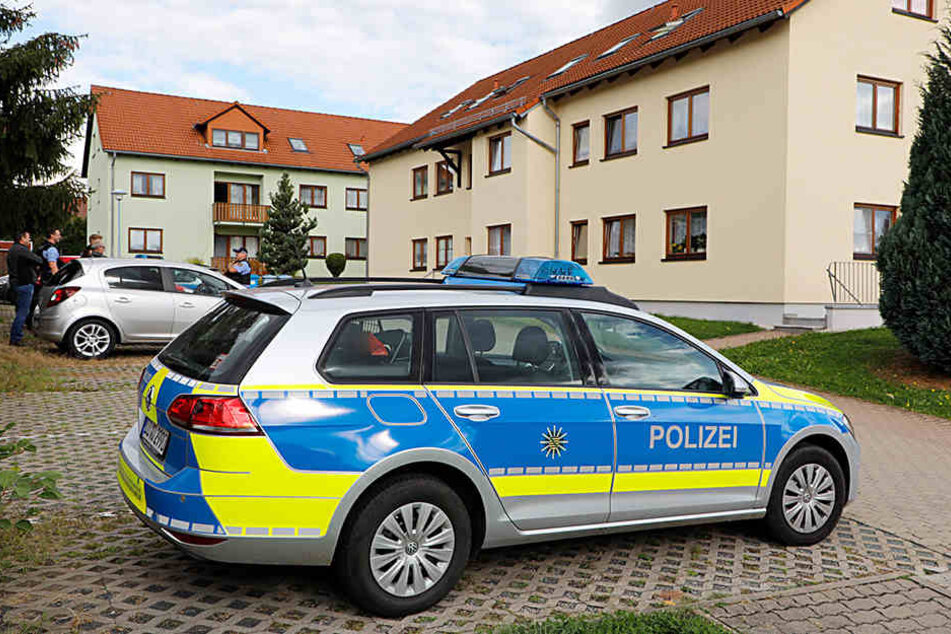 Die Polizei am Tatort in Oelsnitz.