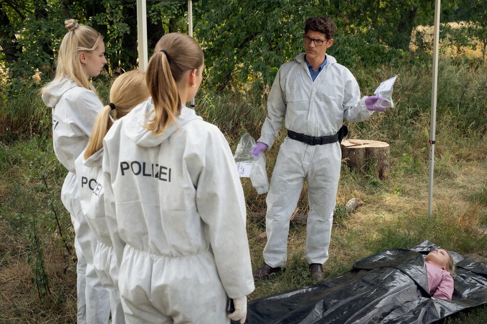 Die Leiche der Bestattungsunternehmerin Peggy Lindner wird auf einem Waldparkplatz in Halle entdeckt.