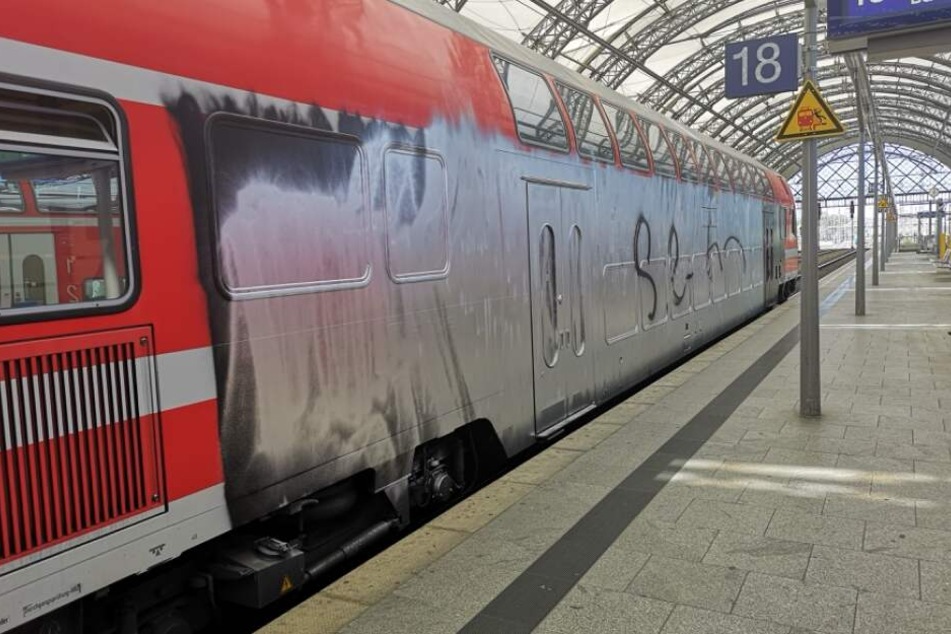 Wenig später wurde das Kürzel übermalt.