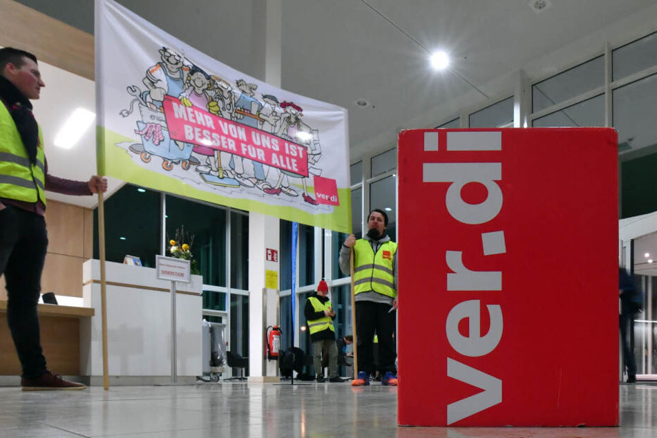 In der Tarifrunde für die Beschäftigten der Länder erhöhen die Gewerkschaften den Druck auf die Arbeitgeber.