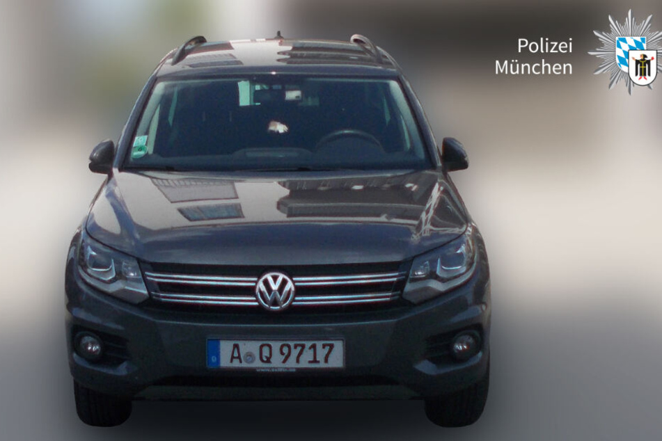 Ein Auto der Familie: Ein anthrazitfarbener VW Tiguan.