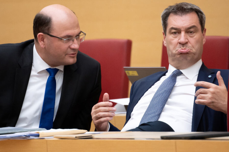 Bayerns Finanzminister Albert Füracker (CSU, hier links von Ministerpräsident Markus Söder) sieht die Bundesregierung in der Pflicht. (Archiv)
