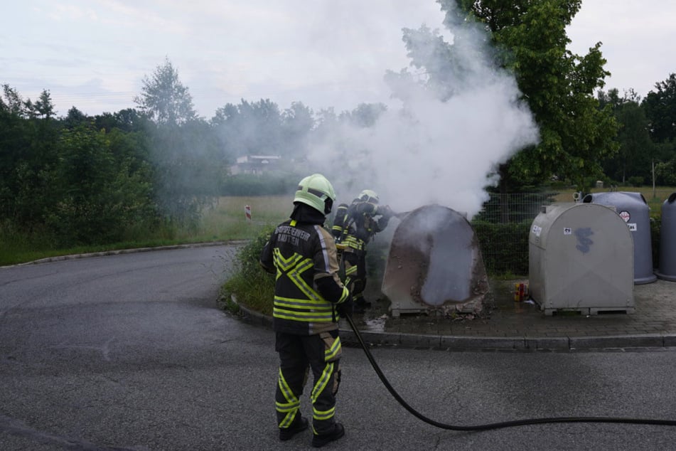Dichter Qual stieg am Montagabend aus einem Container an der Thrombergstraße.