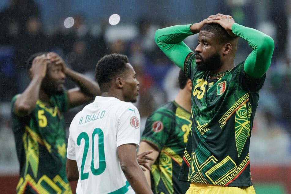 Gegen Senegal endete der Afrika-Cup für Ousmane Camara (22, r.) und das malische Nationalteam.